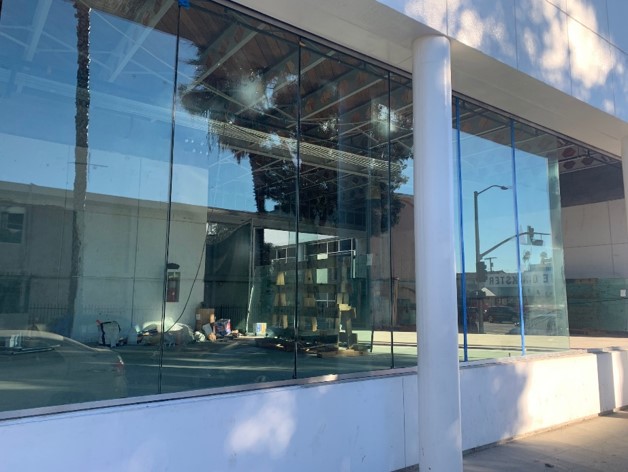 Read more about the article Enhancing Your Commercial Space with Custom Glass Doors